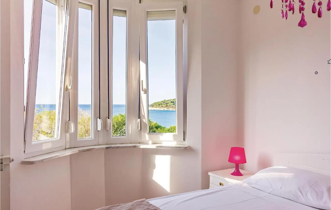 1 Bedroom Stunning Apartment In Pula