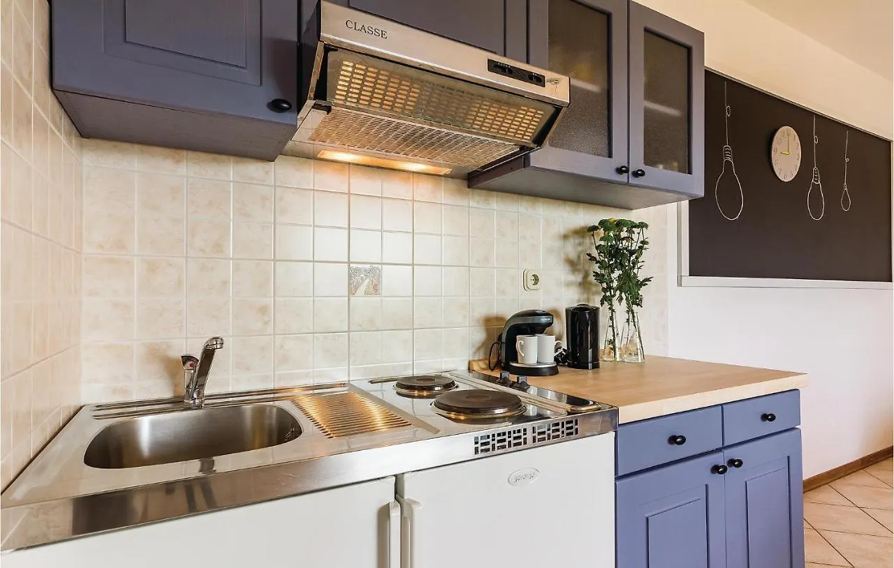 1 Bedroom Stunning Apartment In Pula