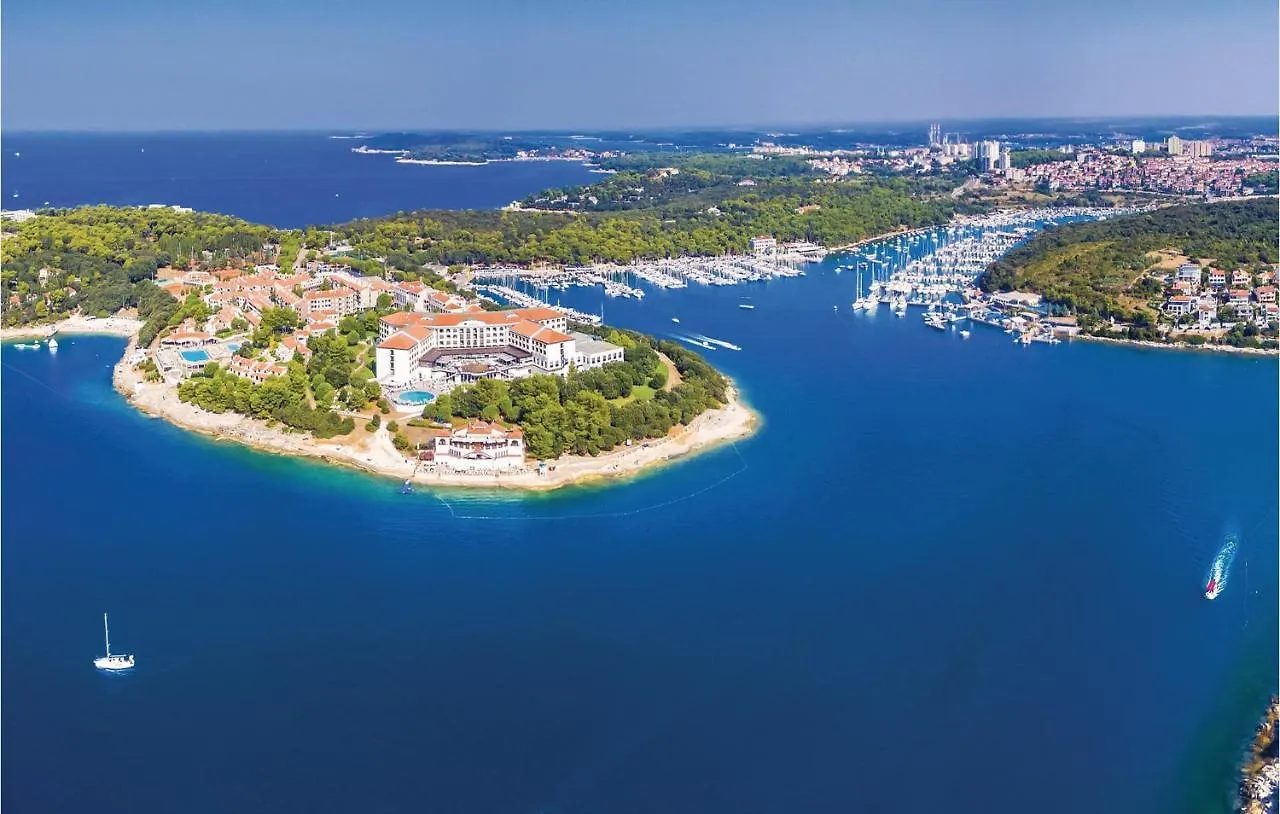 1 Bedroom Stunning Apartment In Pula